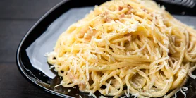 С легкой остринкой: рецепт спагетти с пармезаном и мисо