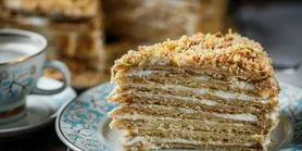 Солодкий з кислинкою: рецепт медівника з лимонним кремом