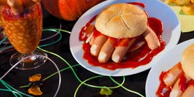 Гамбургери на Геловін у вигляді людських рук