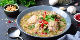 Суп харчо з куркою: прекрасно зігріє восени чи взимку