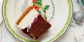 Торт з вишнею і печивом без випічки: ароматна зимова класика