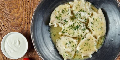 Сытные галушки с капустой, картофелем и зеленью — блюдо на Масленицу или на каждый день