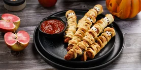 Сосиски в тесте на Хэллоуин: жутко и очень вкусно