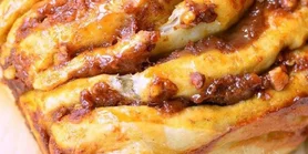 Выпечка для осени: рецепт тыквенного рваного хлеба с орехом пекан и карамелью