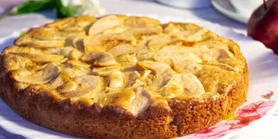 Карамельна осінь: рецепт яблучного пирога з карамеллю