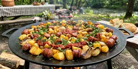 Картофель по-охотничьи: рецепт на чугунной сковороде