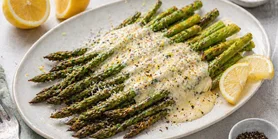 Весенние вкусности. Жареная спаржа с соусом пармезан
