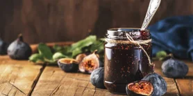 Ідеально до червоного м'яса: рецепт інжирного соусу з червоним вином