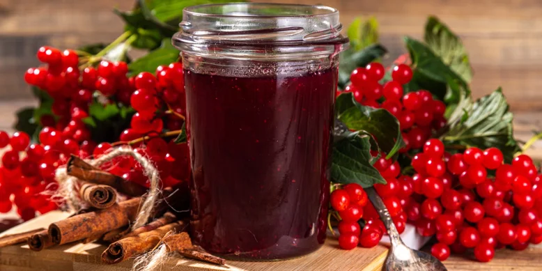 Красная варенье: рецепт из смородины и мяты