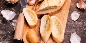 К борщу и не только. Ароматный чесночный хлеб во фритюрнице