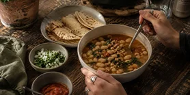 Гуисадо: рецепт насыщенного супа с курицей и фасолью
