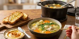 Курячий суп із сирними кульками: рецепт з прозорим бульйоном