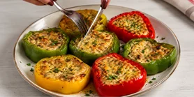 Без лишних хлопот: «ленивые» фаршированные перцы с курицей и сыром