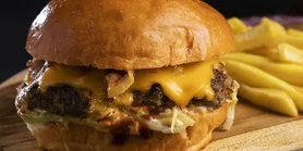 Так точно схуднете: рецепт бургера з яловичою котлетою та гострим соусом на сніданок