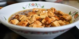 Тофу в кисло-сладком соусе с овощами