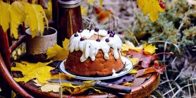 Яблучний кекс з сирною глазурю від відомої фуд-блогерки