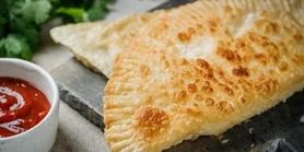 Чебуреки з сиром: довершена простота