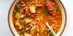 С перчинкой: рецепт супа из фасоли с гречкой и тыквой для сытного осеннего обеда