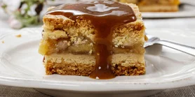 Святковий медовий пляцок з яблуками: вишукано і смачно