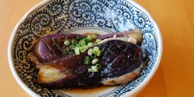 По-японськи: рецепт фаршированих баклажанів з куркою