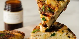 Найкраще поєднання на пательні: рецепт яєчної тортильї з картоплею для сніданку та обіду