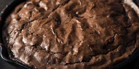 Брауни из четырех ингредиентов: самый простой ПХ рецепт десерта на сковородке