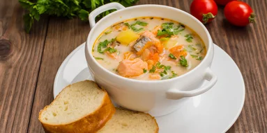 Юшка з лососем: відчуйте затишок Фінляндії