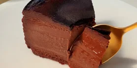 Шовковиста текстура: шоколадний баскський чізкейк у стилі мішленівського ресторану