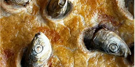 Дивно смачно: рецепт пирога із рибою, що "дивиться на зорі"