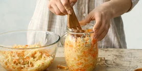 Простой рецепт квашеной капусты от фуд-блогера: удовольствие для начинающих