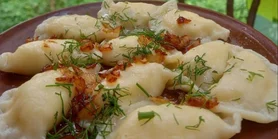 Бабусин рецепт: вареники з куркою та свининою