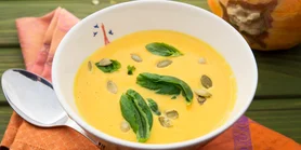 По-осеннему и уютно: рецепт крем-супа из тыквы с базиликом