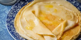 Тоненькі та м'які: рецепт млинців на молоці без яєць