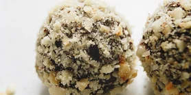 Пирожные конфеты: шоколадные "каштаны" в вафельной посыпке