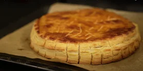 Королевская галета: рецепт французского пирога с миндальным кремом и слоеным тестом
