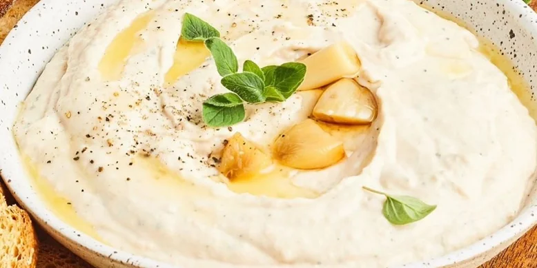 Проста й вишукана намазка: рецепт часникового діпу із квасолі