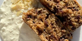 Солодкий корисний сніданок: рецепт бананового кексу з чорним шоколадом та горіхами