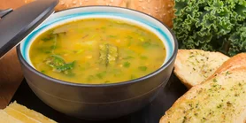 Рецепт «основного блюда на обед»: куриный суп английской королевы Камиллы