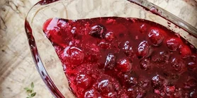 Идеальное дополнение к мясу и сыру. Рецепт клюквенного соуса к мясу
