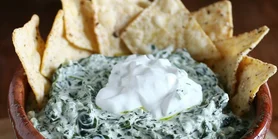 Мачанка: рецепт намазки зі шпинату, кисломолочного сиру та фети до крекерів