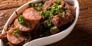 Фасолевое пюре с домашними колбасками: изысканная простота