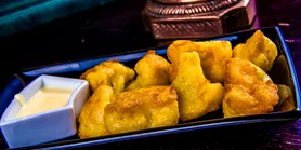 Идеально хрустящая брокколи и цветная капуста с соусом тартар