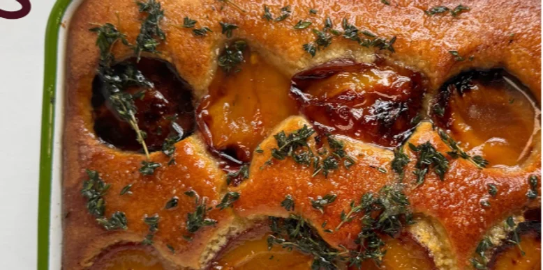 С жареной сливой: рецепт лимонного пирога с тимьяном на оливковом масле