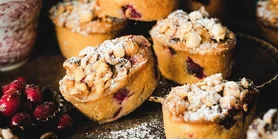 Кексы выходного дня: рецепт маффинов с клюквой