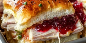 Бутерброды с индейкой и клюквенным соусом: рецепт из остатков запеченного мяса