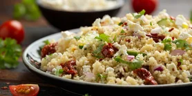 Питательный рецепт. Золотистый кускус с курагой и хрустящим луком