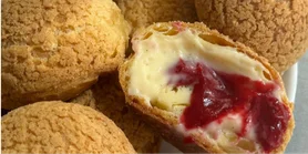 Як в улюбленій кав'ярні: рецепт домашніх профітролів  з оксамитовим крокантом - тонке тісто і багато начинки