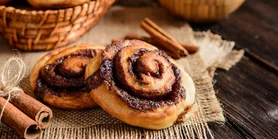 Рецепт булочок-равликів: ніжна випічка з кремом на ваш смак