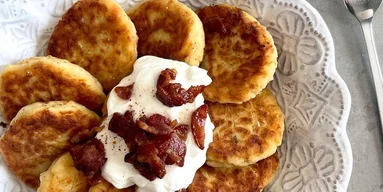 З картопляного пюре: рецепт дерунів зі сметаною