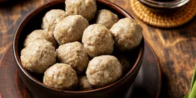 Можно намазать на хлеб. Закусочные шарики с печенью трески к Новому году